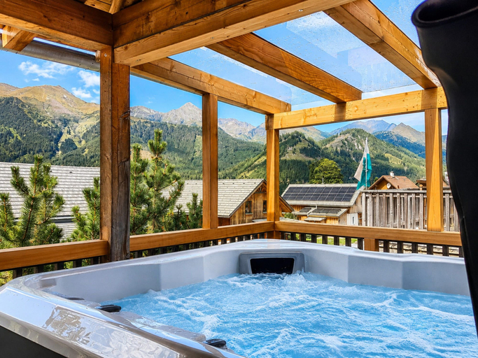 Sport & Beauty 5, Chalet in Hohentauern With an Outdoor hot tub, Murtal