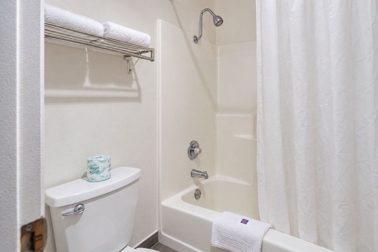 Bathroom 4, Motel 6 Safford, AZ, Graham