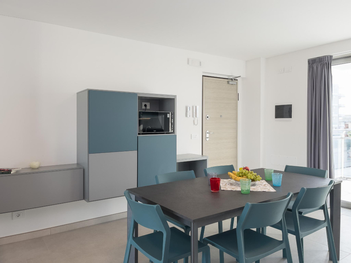 2, Bright apartment with balconies, Udine