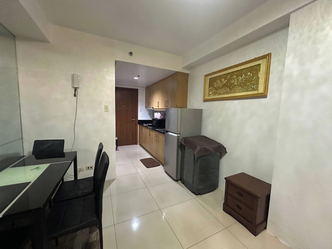 Dining, Dainty 1Br Condo Front of Mall of Asia, Pasay City