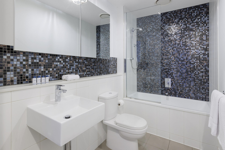 Bathroom 4, Oaks Melbourne Flemington Suites, Melbourne