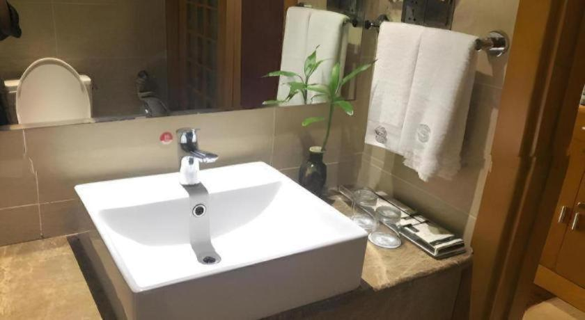 Bathroom 4, San Jiang Grand Hotel, Vientiane