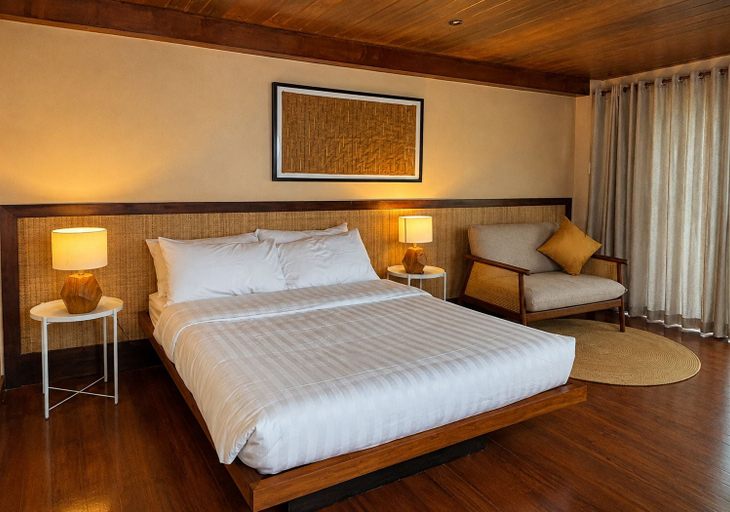 Room 4, The Shore at San Remigio, San Remigio