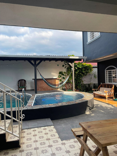 Pool 5, Trébol House Hostel, La Ceiba
