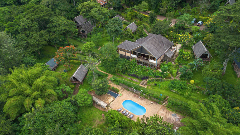 Exterior & Views