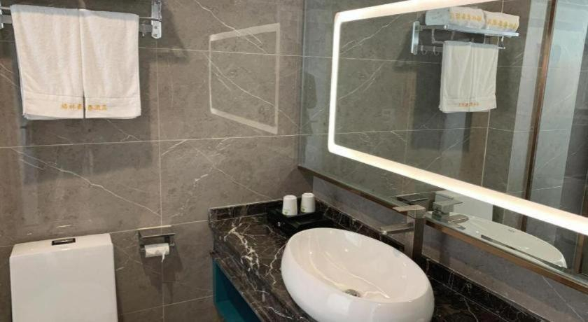 Bathroom 3, Green Tree Inn Zhenjiang Jiepai Town, Zhenjiang