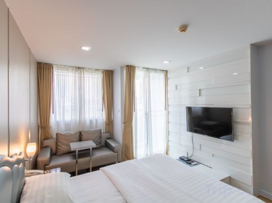 Logo, United Residence Ekamai Bangkok, Wattana