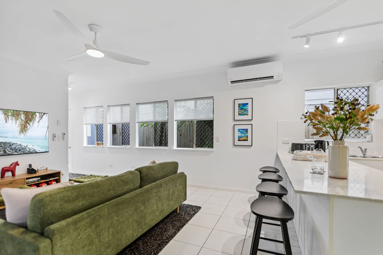 Room 4, Tropical Koru Cottage - Private Pool - BBQ, Cairns