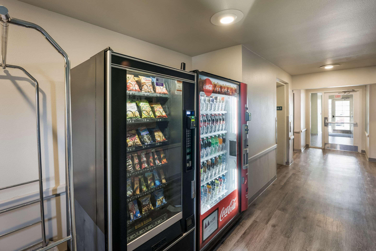 Food & Drinks, Woodspring Suites Austin Northwest Research Blvd, Williamson