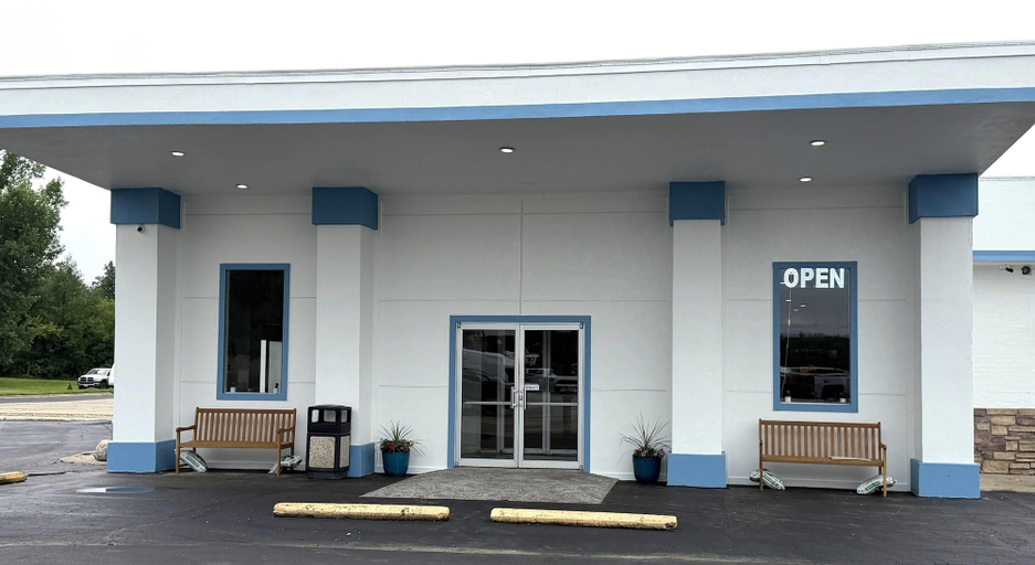 Exterior & Views 2, Baymont Inn & Suites by Wyndham Newton IA, Jasper