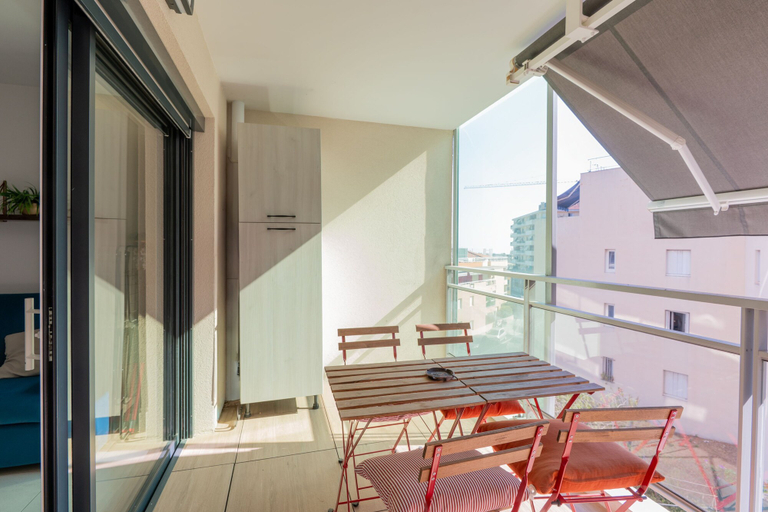 Room 4, Cozy 1-bedroom Apartment With A C Garage Near, Alpes-Maritimes