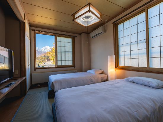 Logo, Wakata Lodge Hakuba, Hakuba