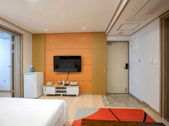 Others 3, J2 Family Hotel, Jeju