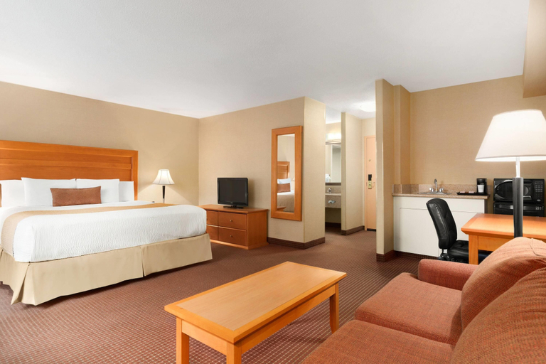 Bedroom 4, Days Inn by Wyndham Edmonton Downtown, Division No. 11