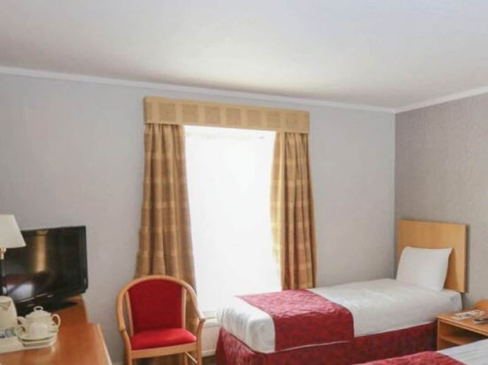 Others 3, The Hickstead Hotel By Uno-FREE PARKING, West Sussex