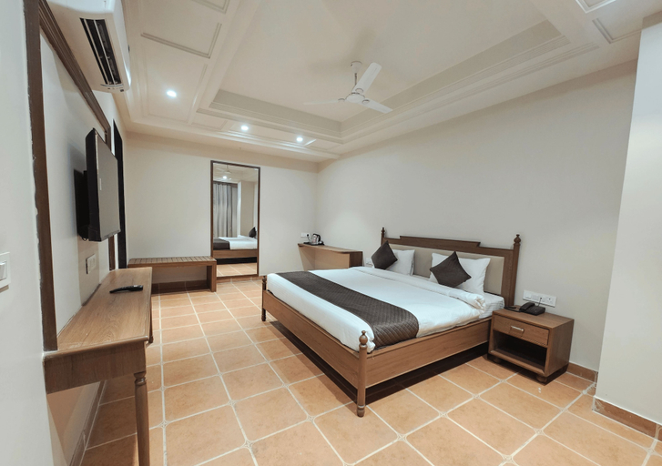 Room 5, Crestmont Royals Hotel jaipur, Jaipur