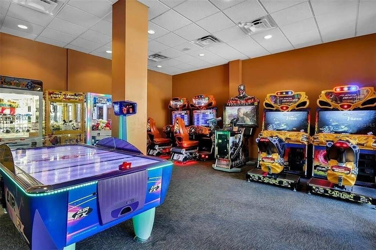 Game room, 3BR Resort Suite on I-drive + Pools, Orange