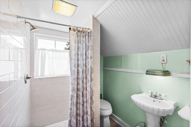Bathroom 3, Drackett House by Whiskey Properties, Hancock