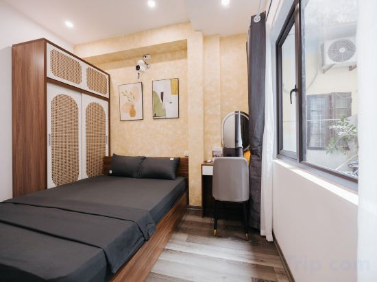 Others 4, BOHO Van Mieu - Cozy Studio with LIFT, Netflix, washer anđ dryer, Đống Đa