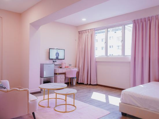 Others 5, The Pink Boutique, Penang Island
