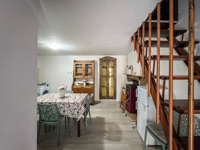 Interior 4, I Rifugi dei Lucretili, Roma