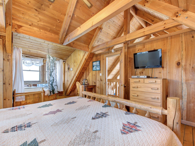 Bedroom 2, Bear Cave Haus by Jackson Mountain Rentals, Sevier