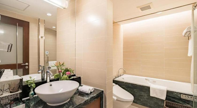 Bathroom 4, Broadcasting Tower Beijing Hotel, Beijing