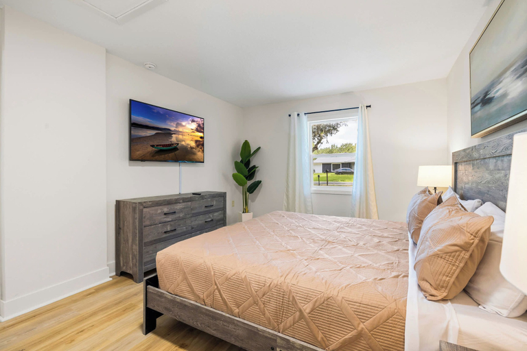 Room 2, Ridge Manor Retreat, Hernando