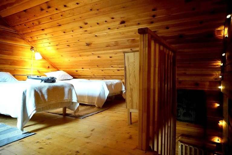 Bedroom 3, Kotatuli Forest Lodge, Lapland