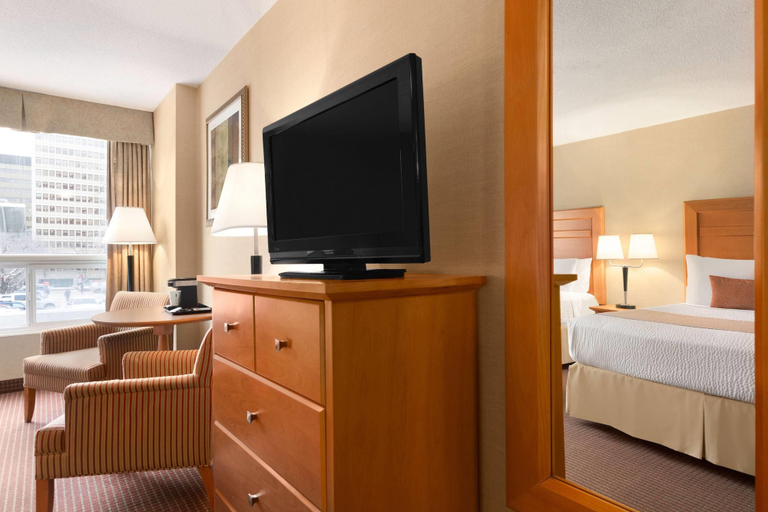 Bedroom 4, Days Inn by Wyndham Edmonton Downtown, Division No. 11