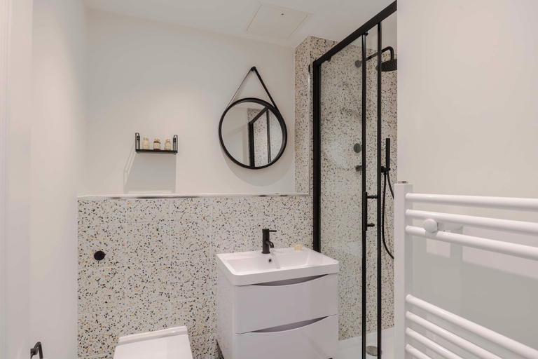 Bathroom 2, The Foley Residence - Fitzrovia - by Frankie, London