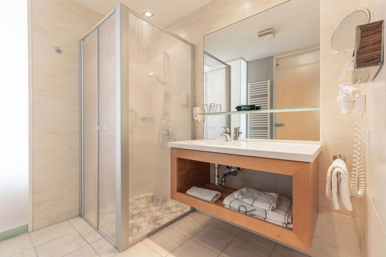 Bathroom 5, Reduce Hotel Vital, Oberwart