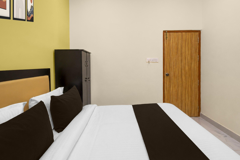 Room 4, Deluxe Lavish Stays, Ranga Reddy