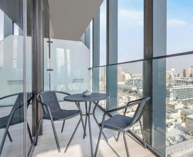 Outdoor dining, Elegant 1BR at Bloom - Host & Stay, Dubai