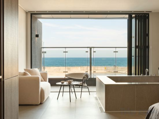 Logo, Plott The One Sokcho Xiella The Beach, Goseong