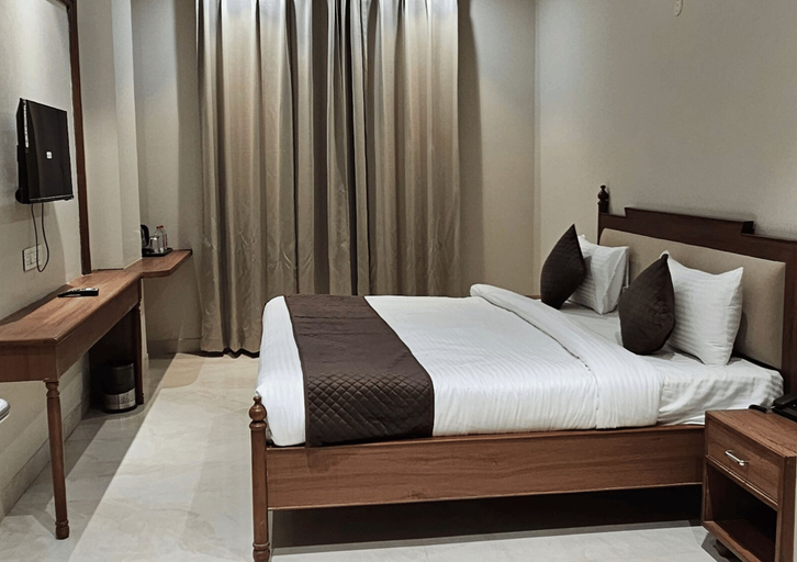 Room 4, Crestmont Royals Hotel jaipur, Jaipur