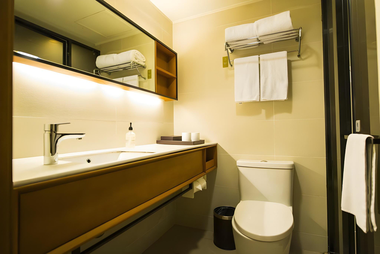 Bathroom 4, Hilton Garden Inn Nantong Xinghu, Nantong
