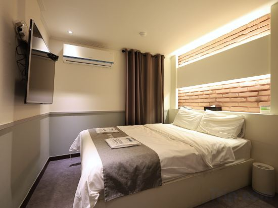 Others 2, Hotel HIVE, Yeongdeungpo