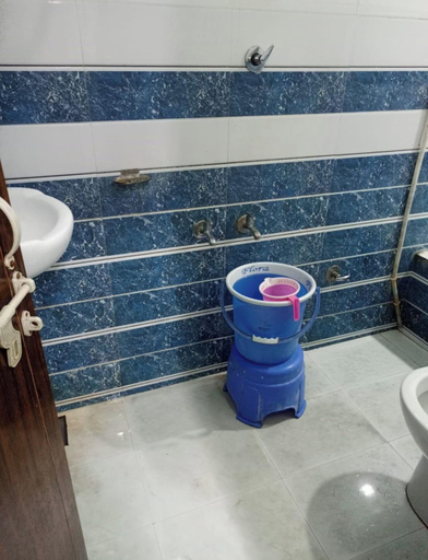 Bathroom, HOTEL SAFARI, Ahmadabad