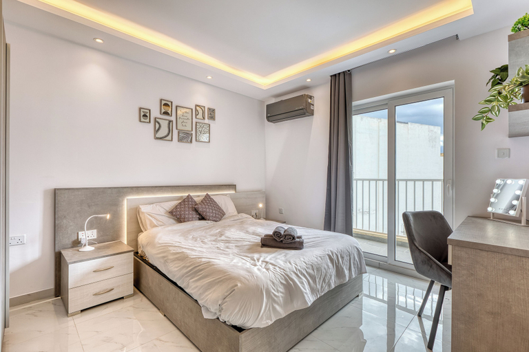 Room 3, Central Gzira 1 BR 1 Bath Suite