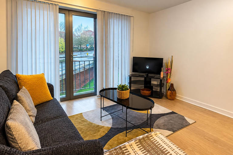 Primary image, 1-bed - Sleeps 4 - Parking - Central Location, Wolverhampton