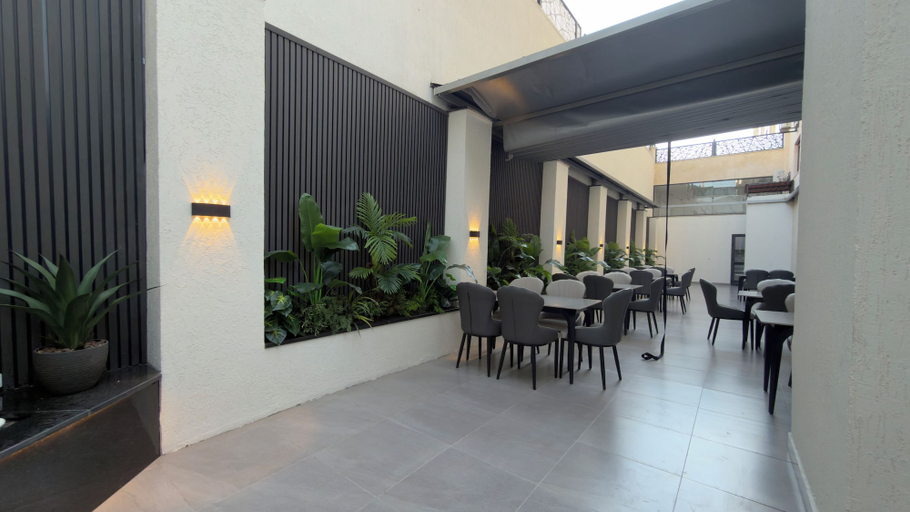Outdoor dining 4, Elite Amman Hotel, Salt