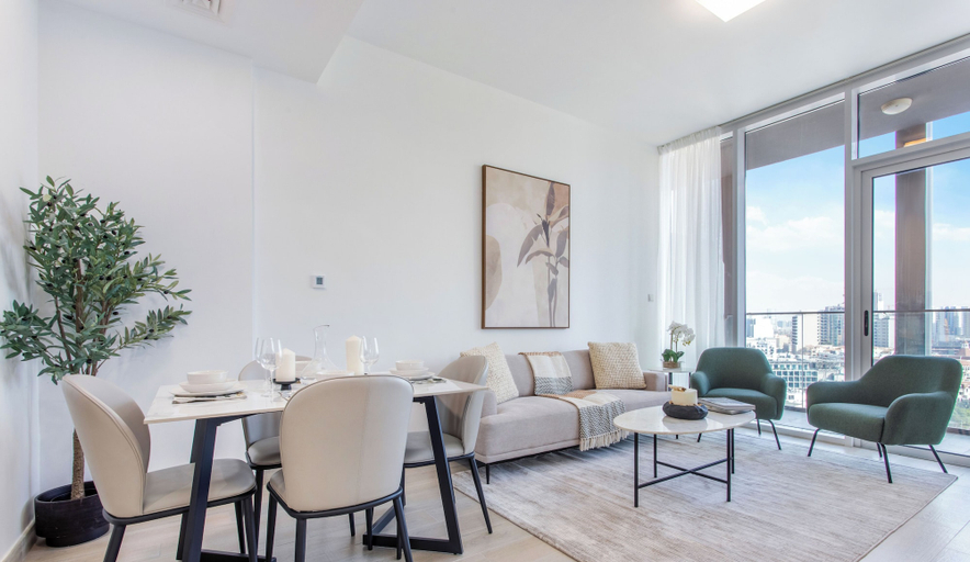 Living area, Elegant 1BR at Bloom - Host & Stay, Dubai