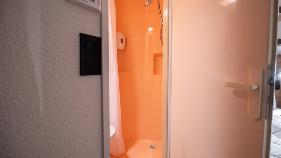 Bathroom, Premiere Classe Limoges Nord, Haute-Vienne