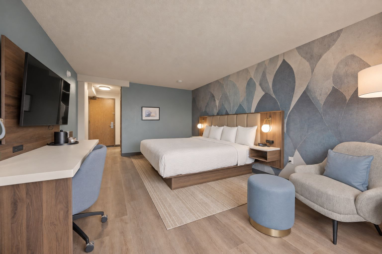 Bedroom 4, Capital Plaza Hotel, Franklin