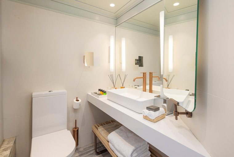 Bathroom 5, Carlton Tel Aviv Hotel – Luxury on the Beach