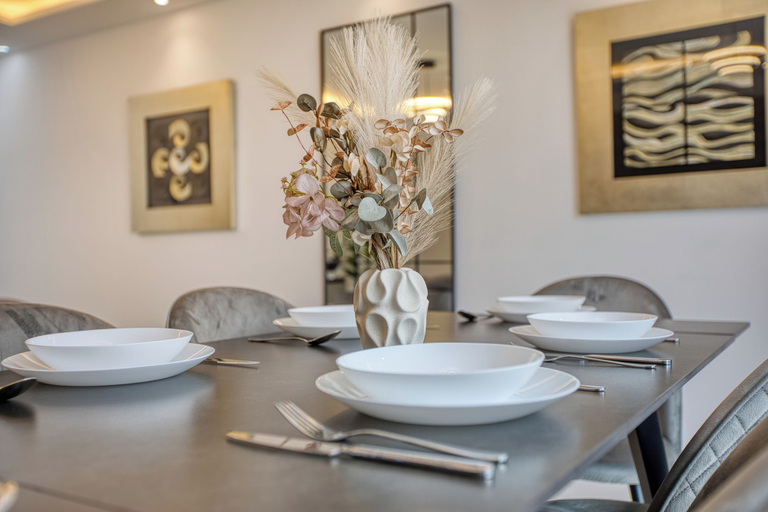 Dining 2, Central Gzira 1 BR 1 Bath Suite