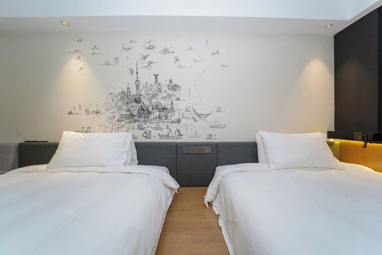 Bedroom 2, 8 Art Hotel On The Bund, Shanghai