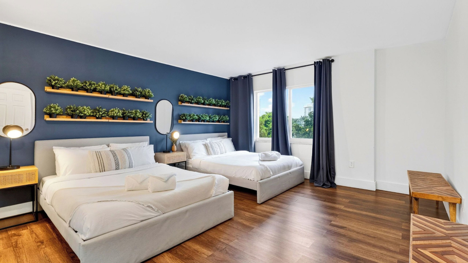 Interior 2, Skyline & Salt by Avantstay Garden Balcony + Pool + Deck Walk to Beach + Dining, Miami-Dade