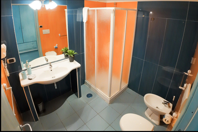 Bathroom, Villaggio Stella Maris, Napoli